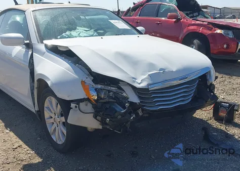 2013 Chrysler 200 Touring z USA, uszkodzony, nr VIN 1C3BCBEB5DN511979